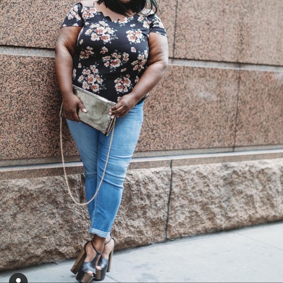 Black Floral Off the Shoulder Top - Picture 6 of 6